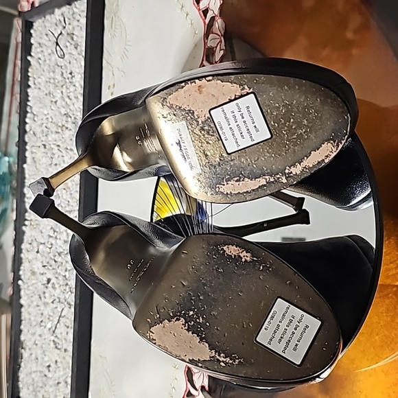 Authentic Yves  Saint Laurent Tribute Pumps - Picture 9 of 12